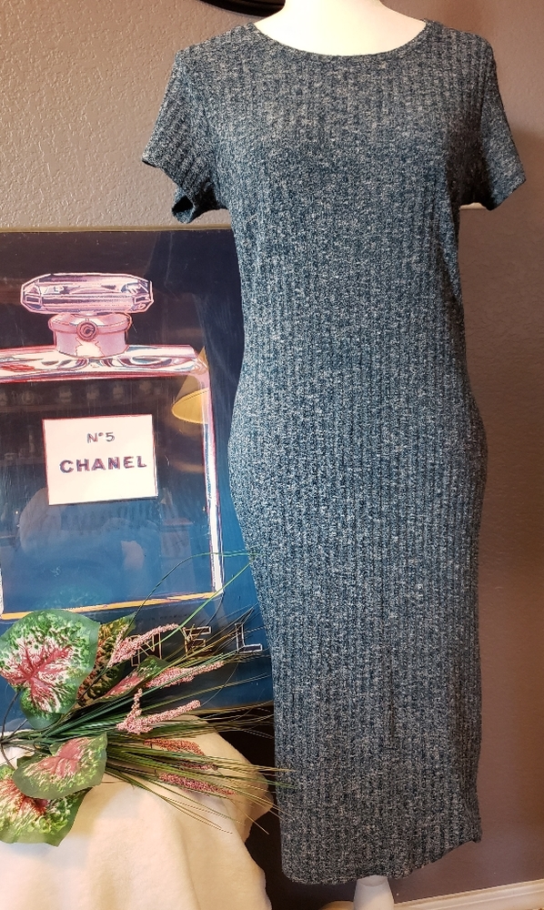 Dress - Picture 3 of 11